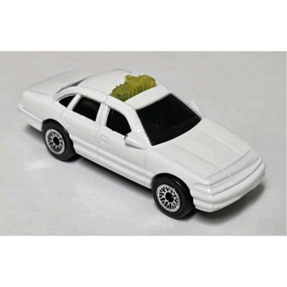 MCDONALD’S HAPPY MEAL 2002 MATCHBOX FORD CROWN VICTORIA - OHIO LICENSE PLATE #2 - Picture 4 of 5
